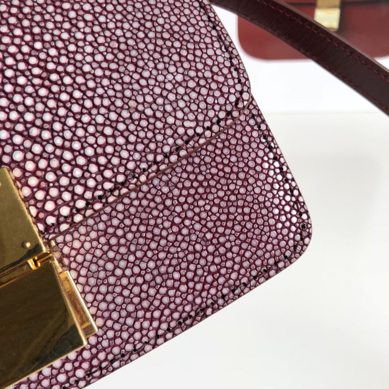 全新升级classic box 珍珠鱼皮金扣 搭配羊皮内里 完美复古包 精致媲美专柜 17cm 酒红