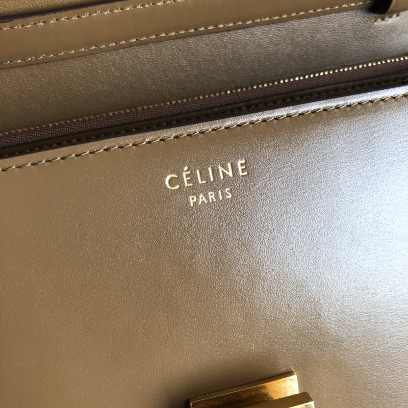CELINE Classic box 全新品质升级 box 进口皮手搓纹 钢扣 24cm 焦糖色